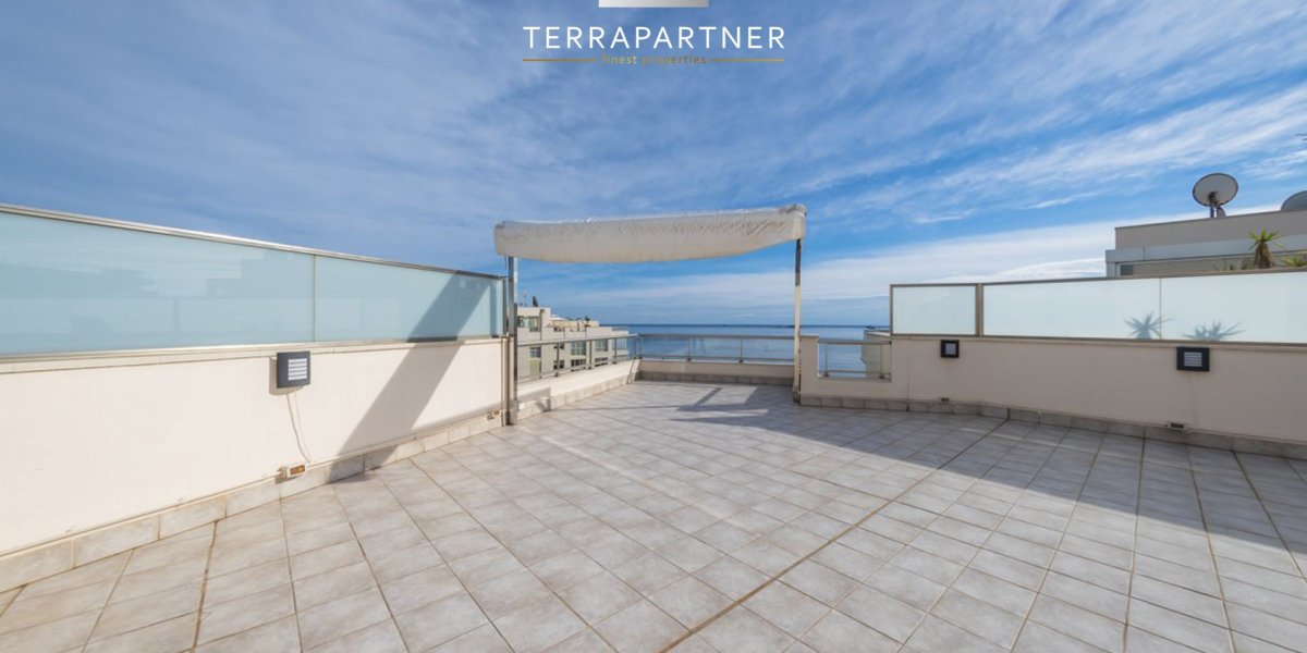 Sea view penthouse directly at the beach of Playa d'en Bossa
